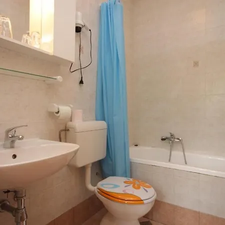 Guest house And With Parking Space Lovran, Opatija - 2321 Lovran